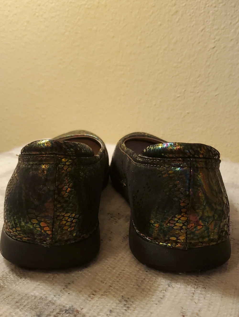 Alefria Women’s Iridescent Green Ballet Flats Sz 8 Perfect Condition